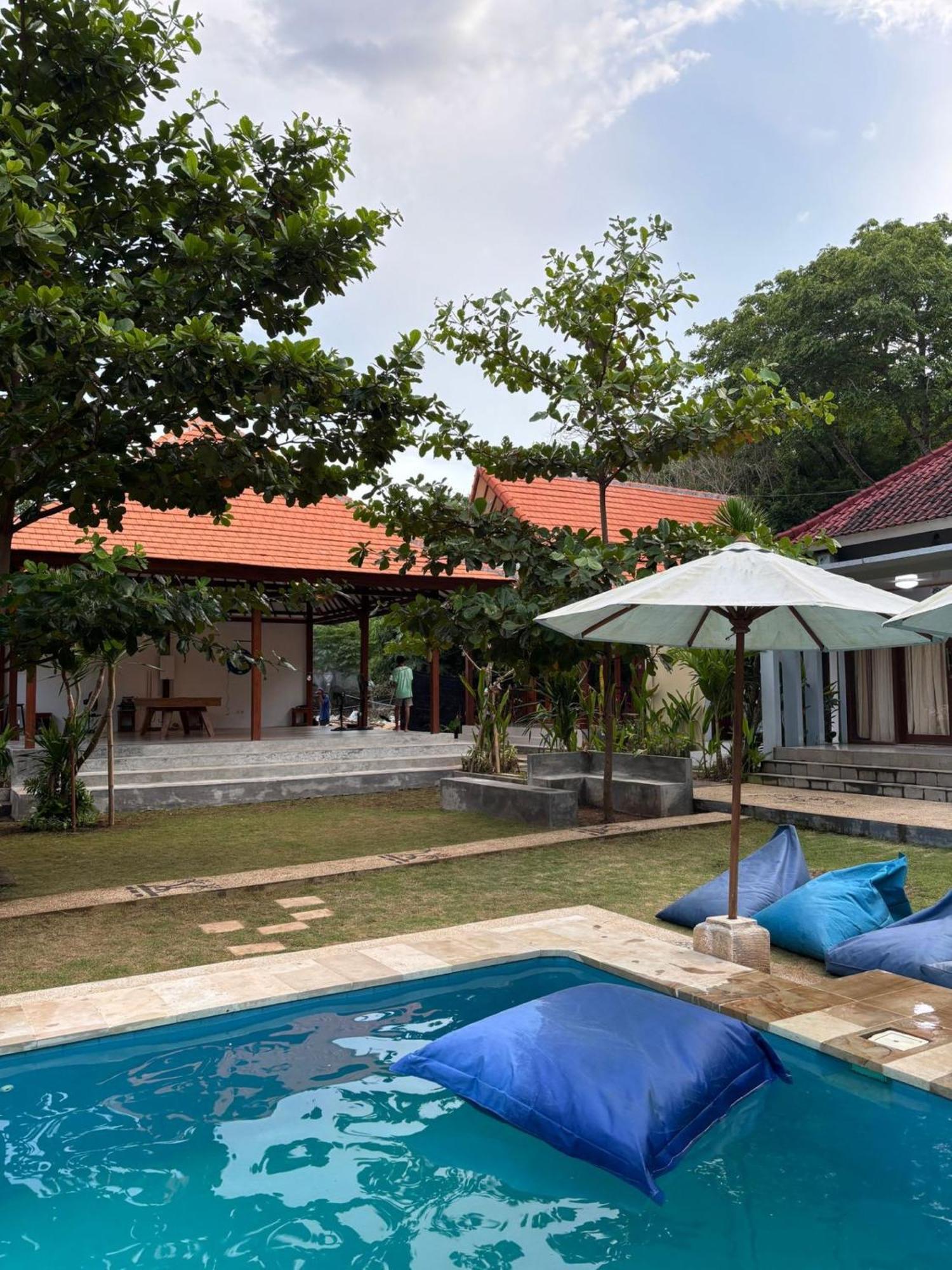 Castaway Island Hostel Nusa Lembongan  Exterior photo