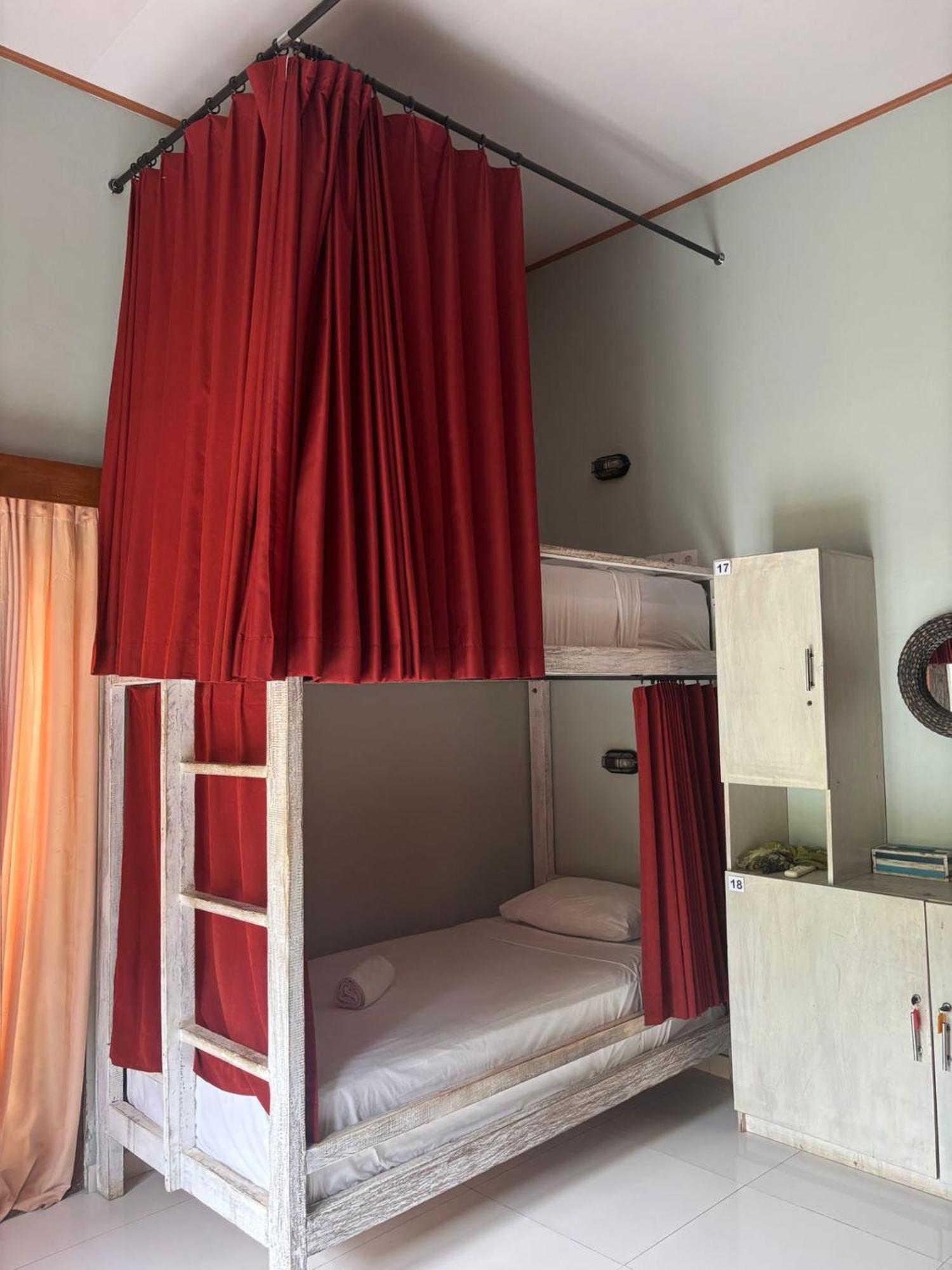 Castaway Island Hostel Nusa Lembongan  Exterior photo