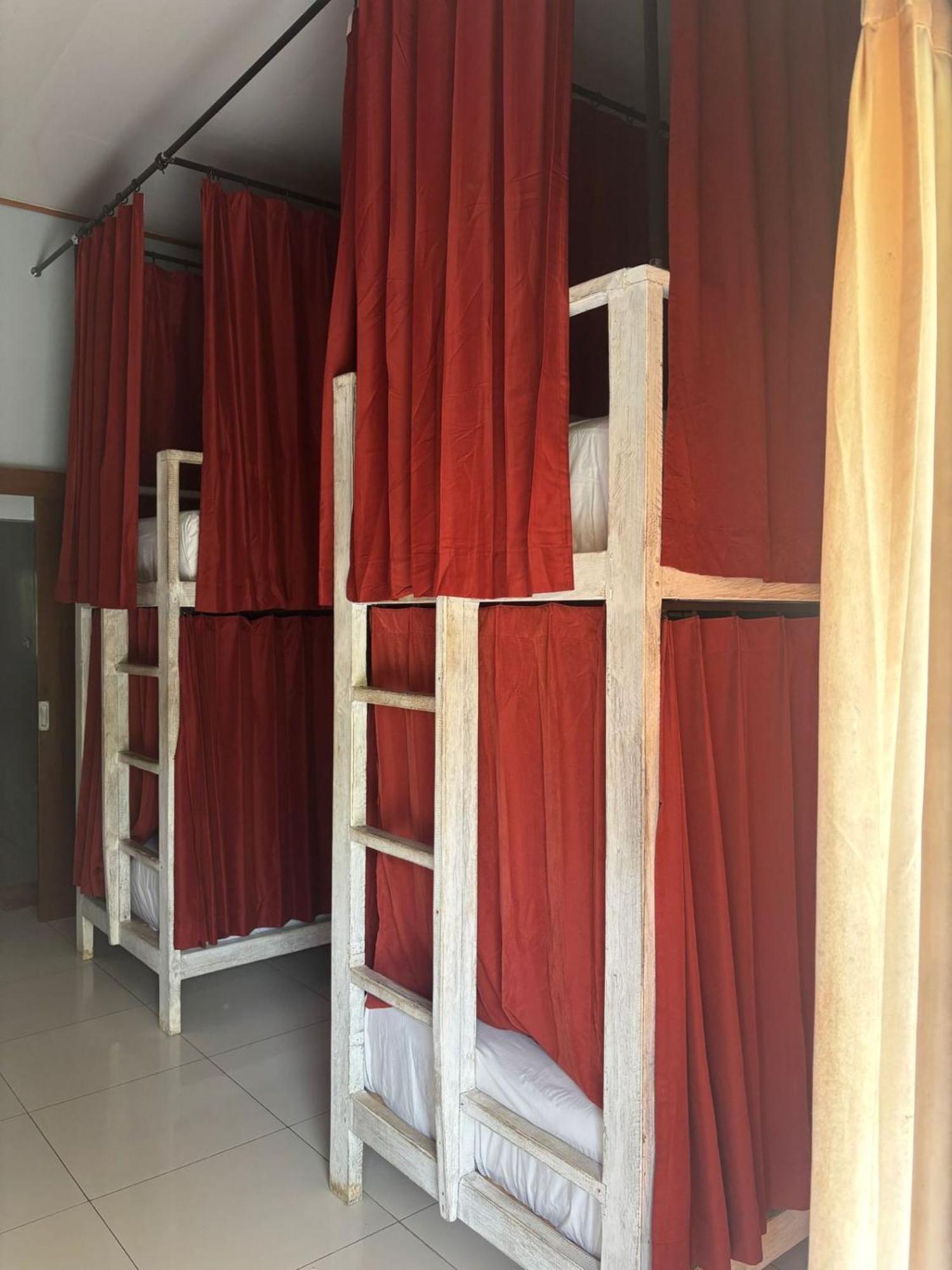 Castaway Island Hostel Nusa Lembongan  Exterior photo