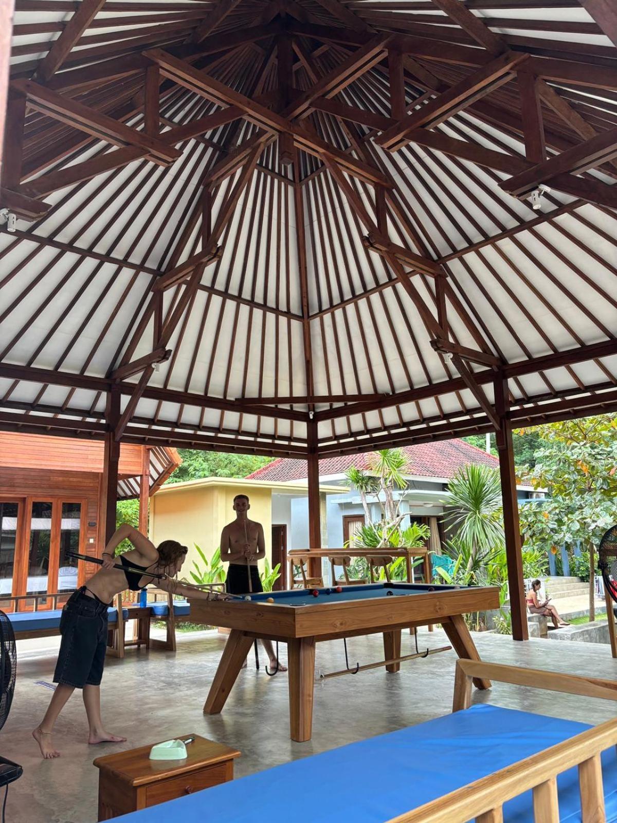 Castaway Island Hostel Nusa Lembongan  Exterior photo